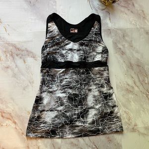 Puma black and white work out tank in size Large